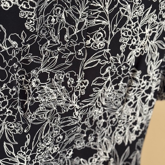 Roz and Ali blue dress with white flower pattern. So cute and comfortable. - Picture 4 of 6